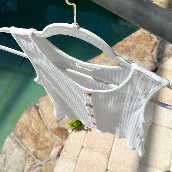 Sleeveless Cream Ribbed Top - Picture 4 of 16